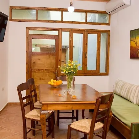 Casa vacanze Traditional House In Fres Karés