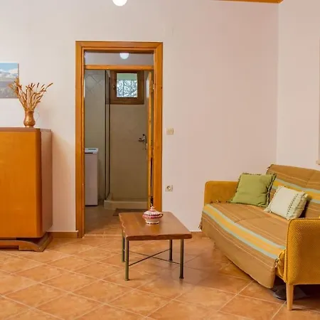Casa vacanze Traditional House In Fres Karés